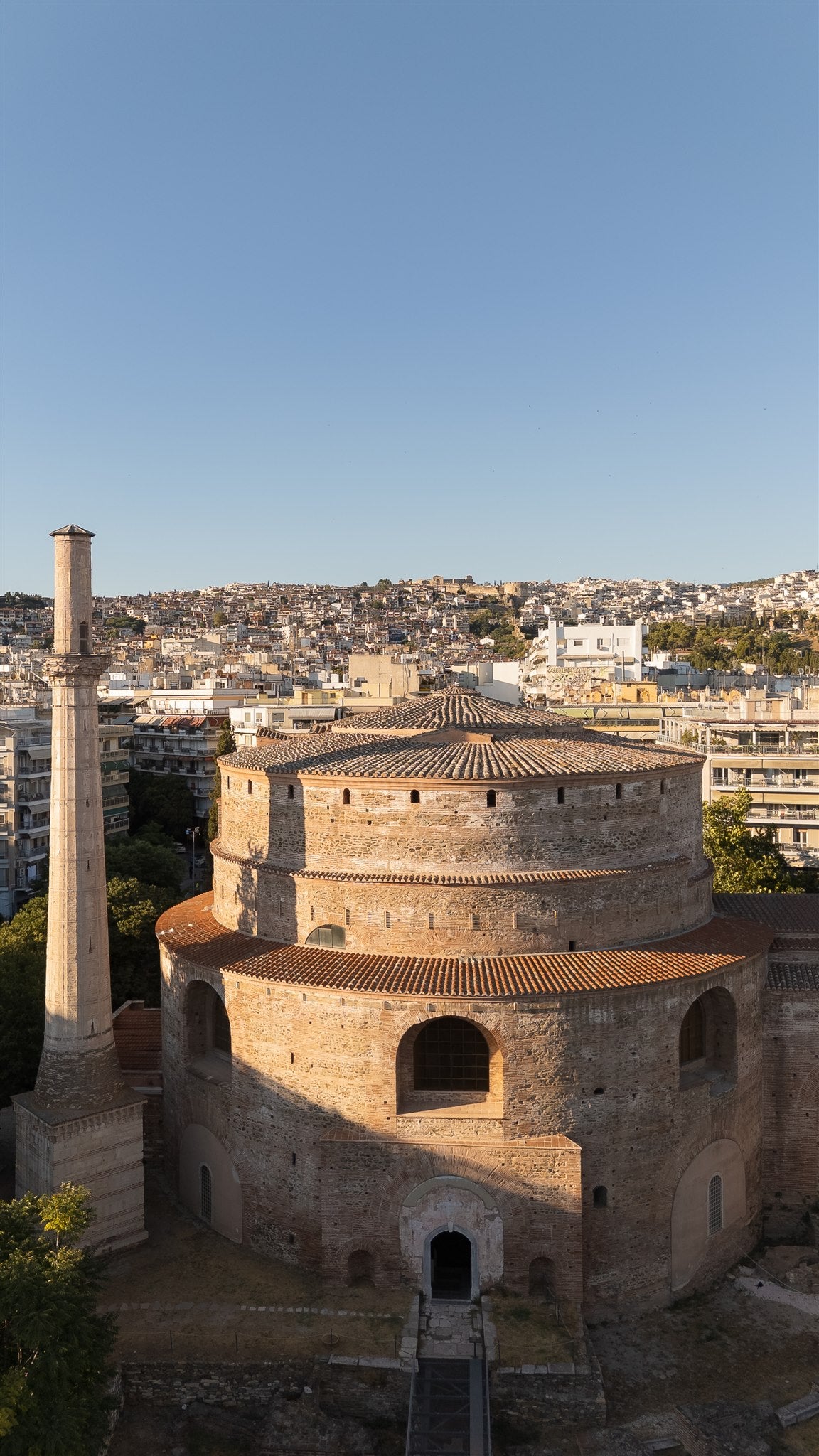 this is one of the most iconic ancient sights at the thessaloniki. you must visti it and enjoy after a tastefull coffee at Sortie. sortie is the best coffee shop in thessaloniki.